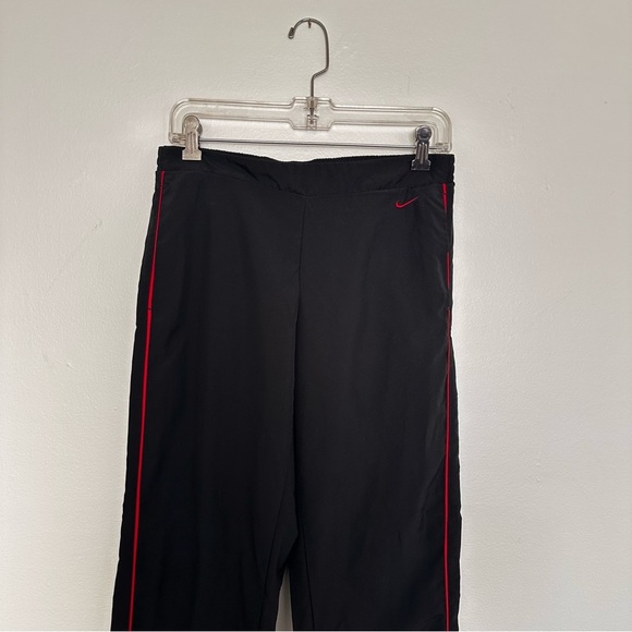 NIKE VINTAGE Men's Black Pants with Red Accents - Picture 3 of 8